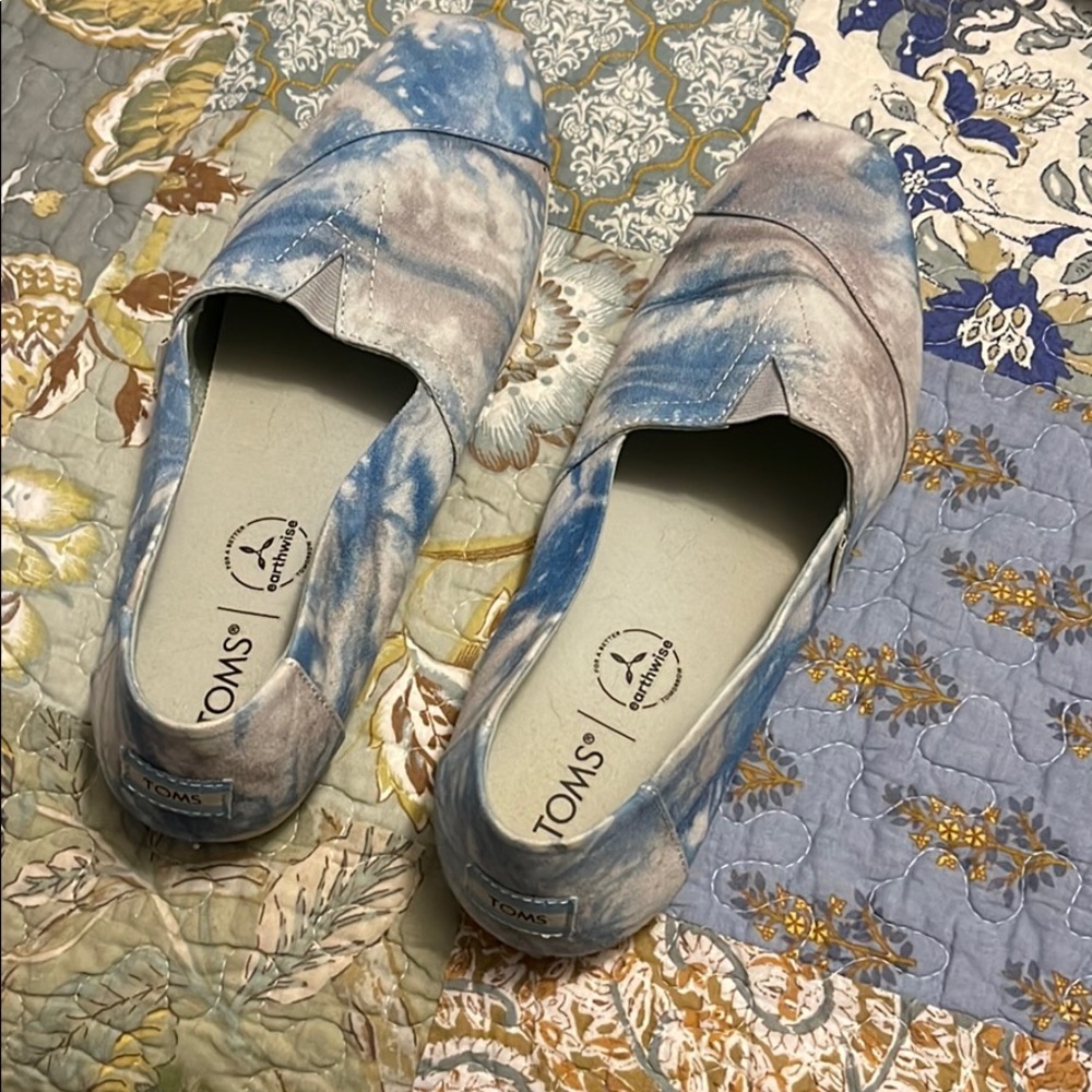 Toms tie-dyed shoes